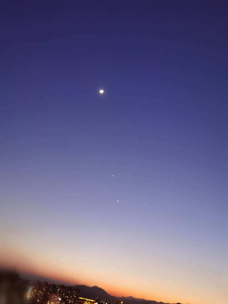 1677604747586268.jpg 20230224双星伴月.jpg