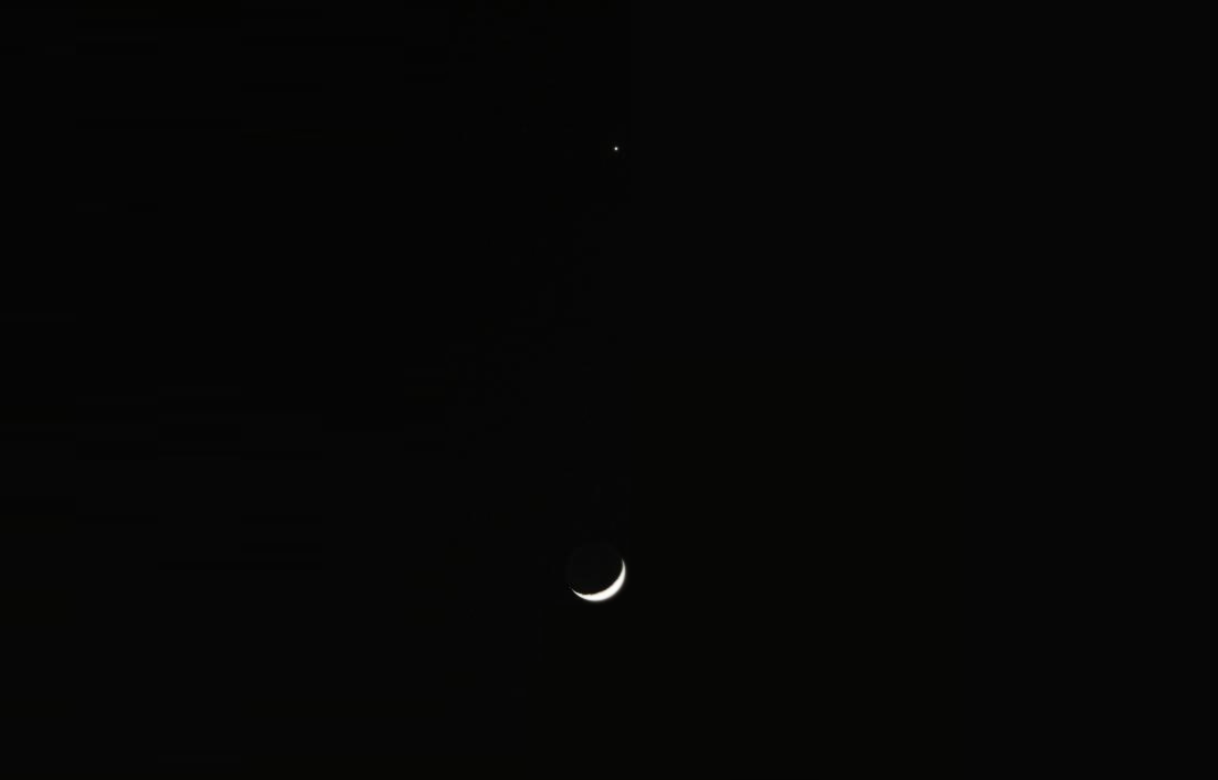 1735926472135535.png 1月3日金星伴月.png